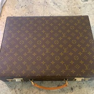 Adored beautiful vintage Louis Vuitton briefcase!